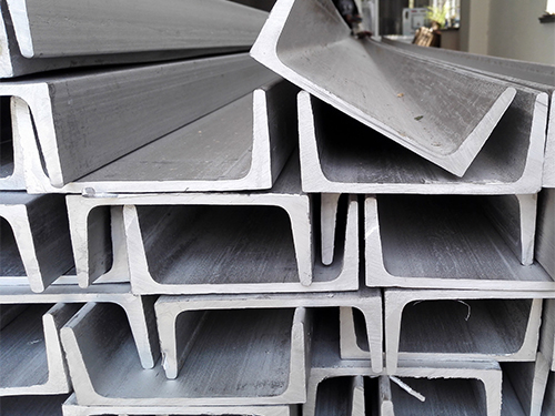 廣東(dōng)不(bù)鏽鋼方矩管在室外(wài)裝飾工(gōng)程中的(de)關鍵應用(yòng)與防鏽要(yào)點